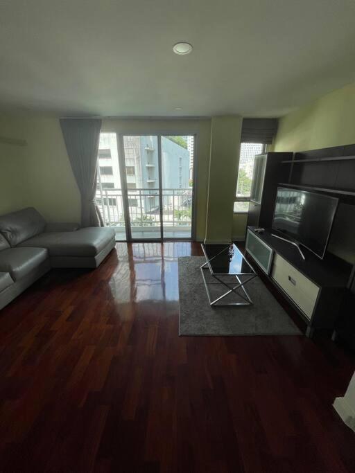 Delightful Condo In Central Location At Sukhumvit 49 Bangkok Exterior foto